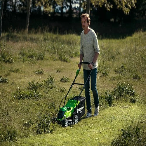 Greenworks 40v 35cm Walk Behind Mower With 2Ah Battery And Charger - Image 2