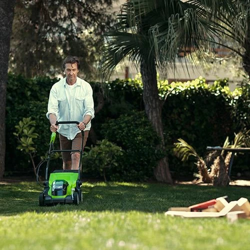 Greenworks 40v 35cm Walk Behind Mower With 2Ah Battery And Charger - Image 7