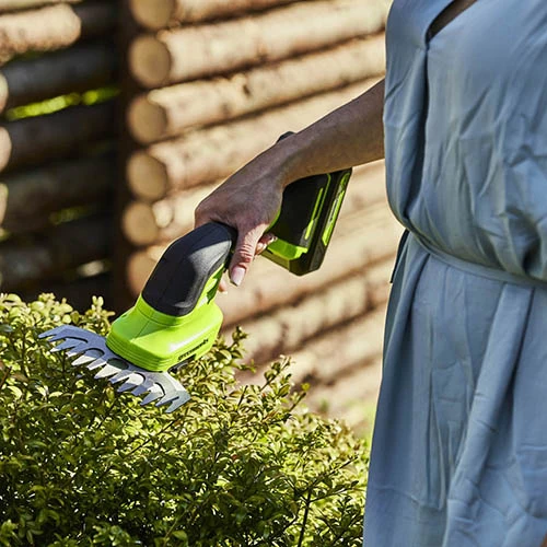 24v Grass Shrub/Shear Including Battery & Charger - Image 3